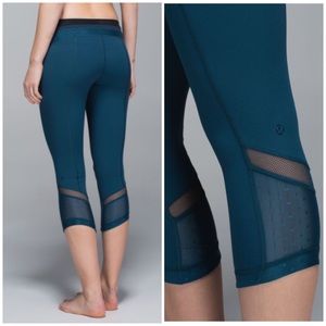 Lululemon Just Breathe Green Swiss Dot Crop